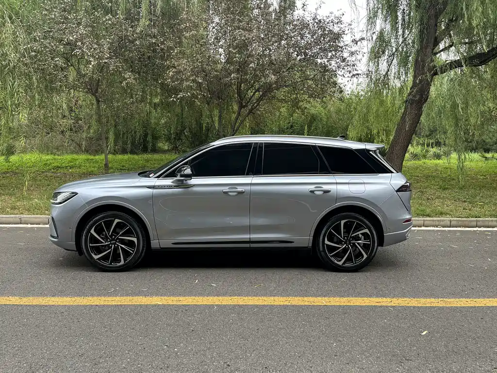 Lincoln Corsair — миниатюра 20