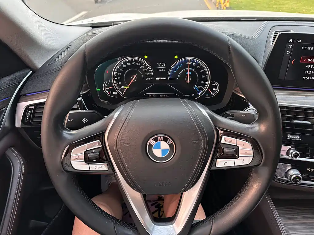 BMW 5 Series New Energy — миниатюра 32