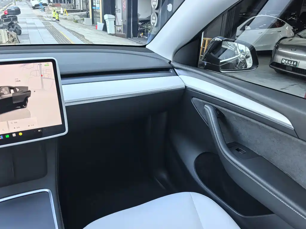 Tesla Model Y — фотографии объявления, Фото 16