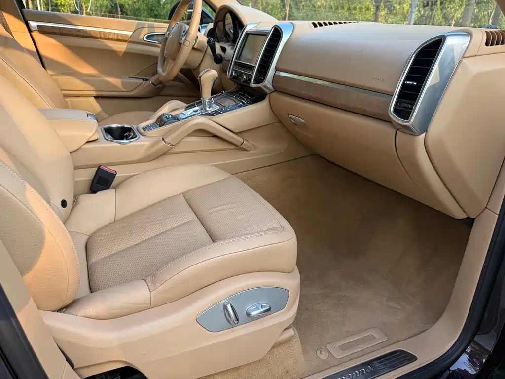 Porsche Cayenne — миниатюра 13