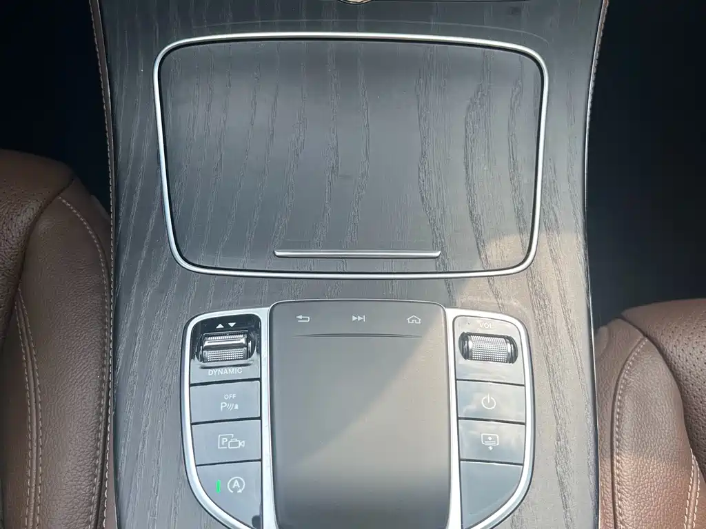 Mercedes-Benz E-Class — миниатюра 11