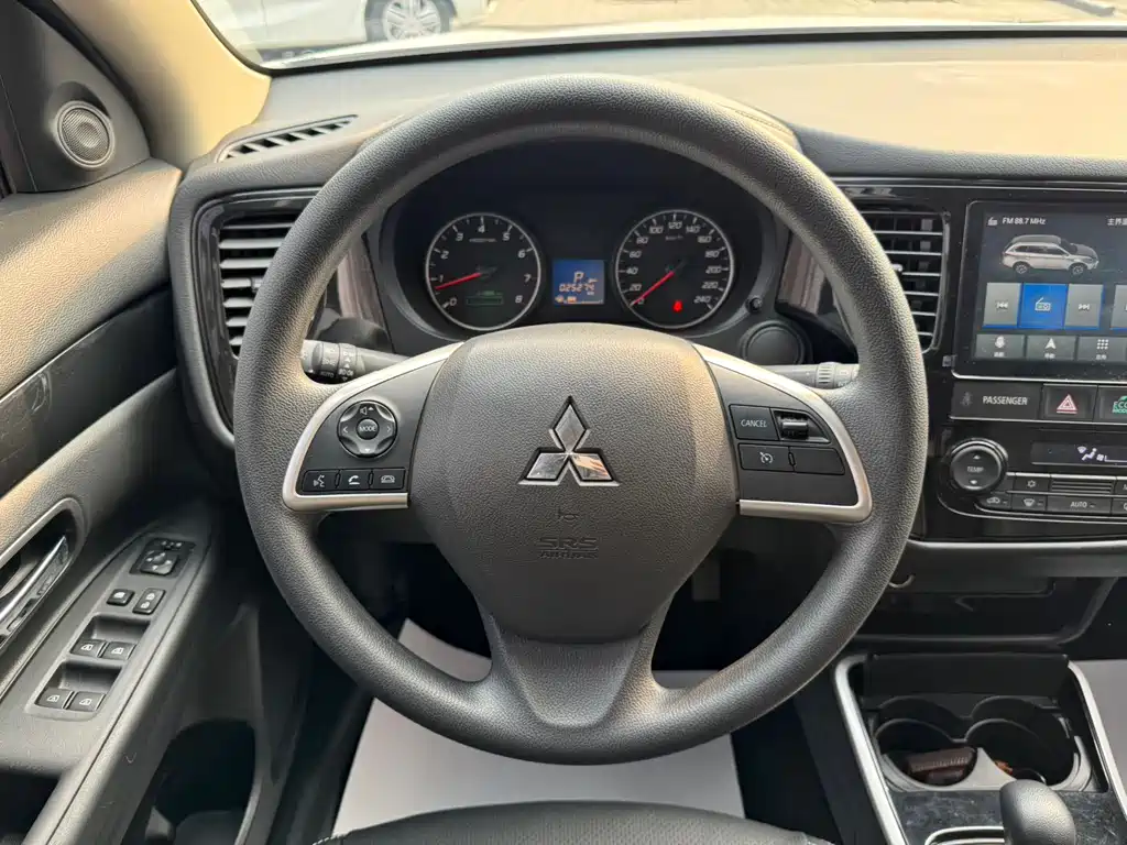 MITSUBISHI OUTLANDER