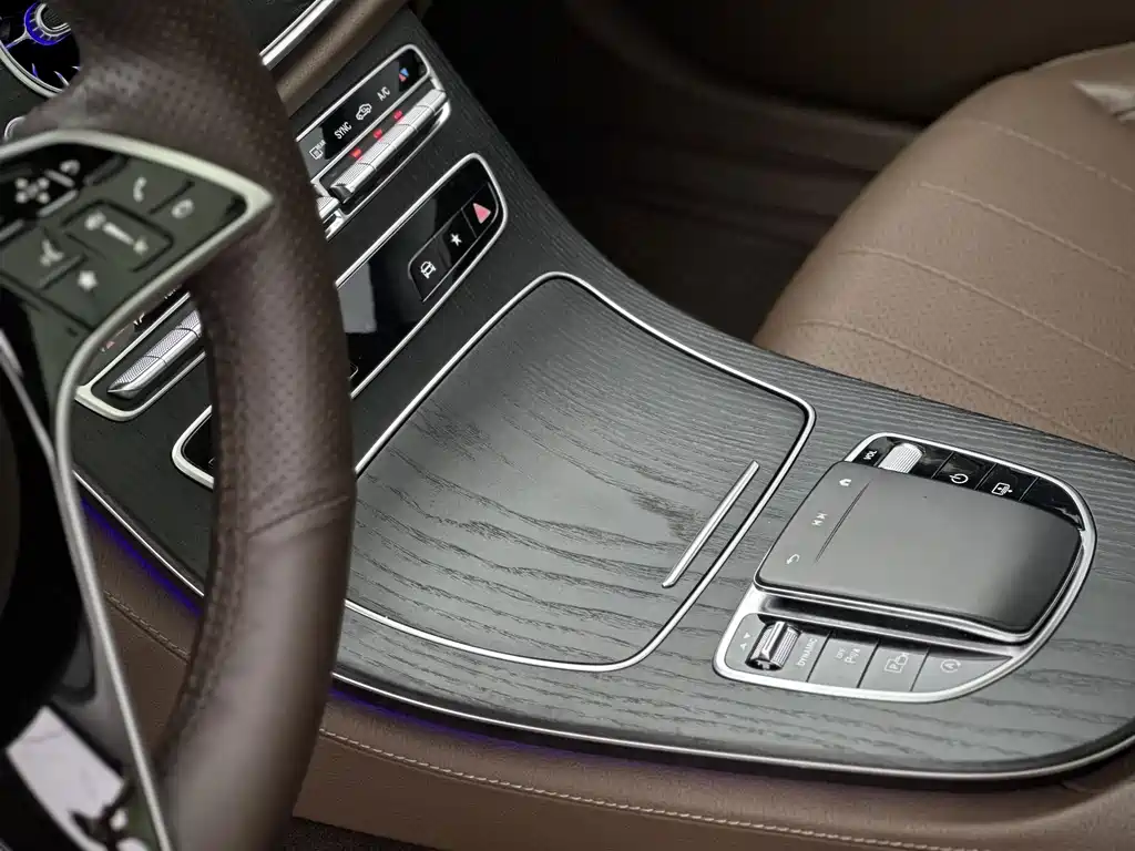 Mercedes-Benz E-Class — миниатюра 10