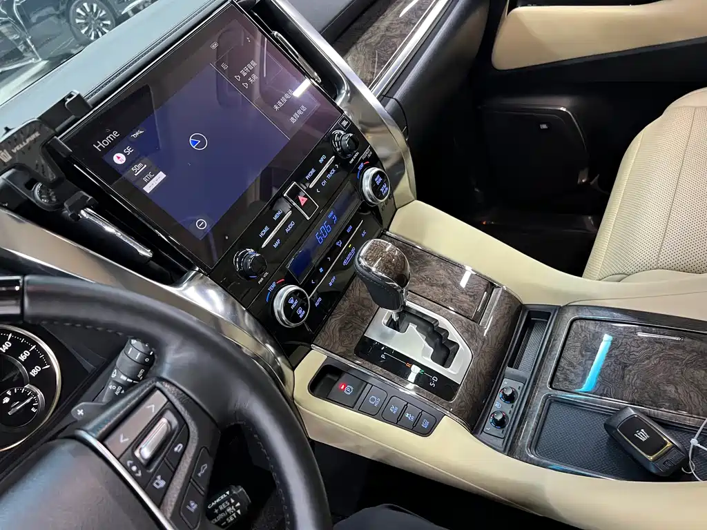 Toyota Vellfire — миниатюра 24