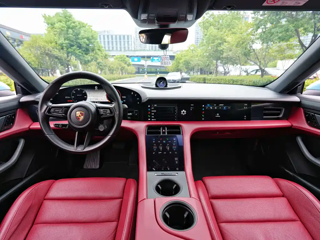 Porsche Taycan — миниатюра 7