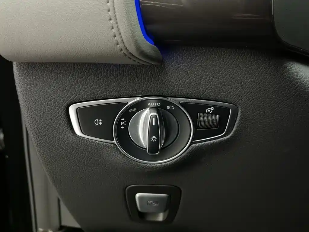 Mercedes-Benz EQC — миниатюра 21