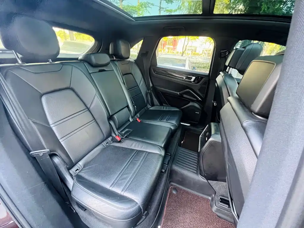 Porsche Cayenne — миниатюра 18