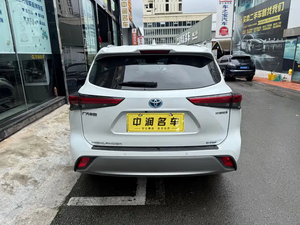 Toyota Highlander 2022 2.5L Luxury 7 мест