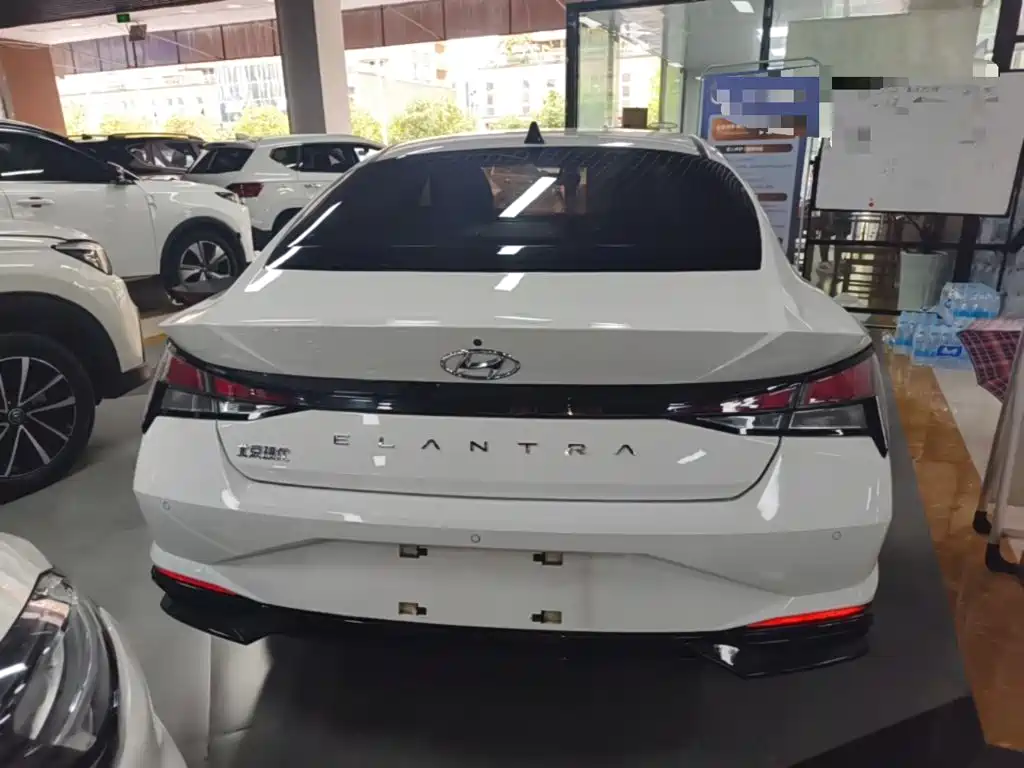 Hyundai Elantra — миниатюра 6