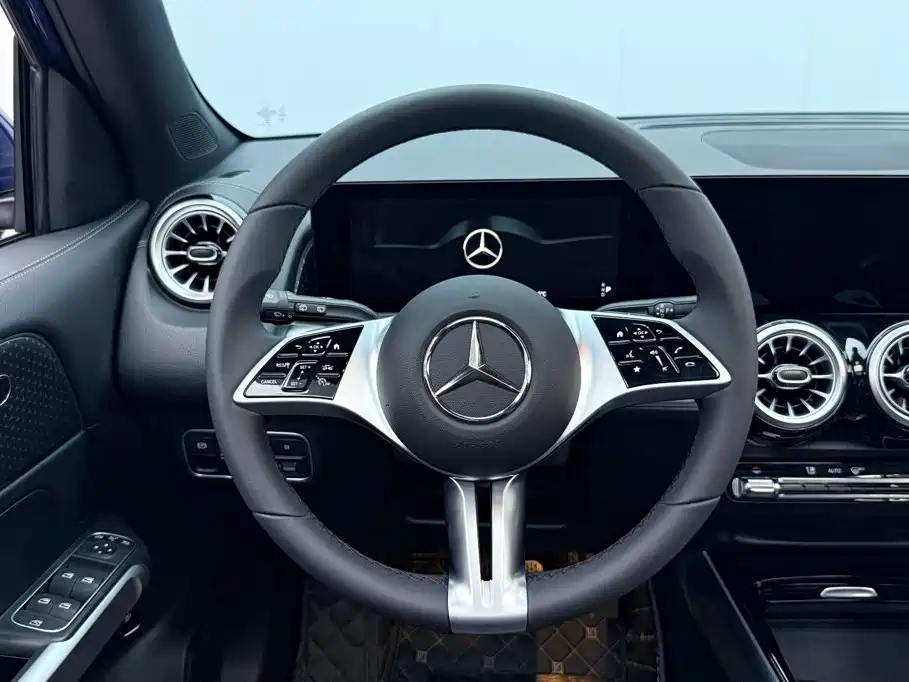Mercedes-Benz GLB — миниатюра 9