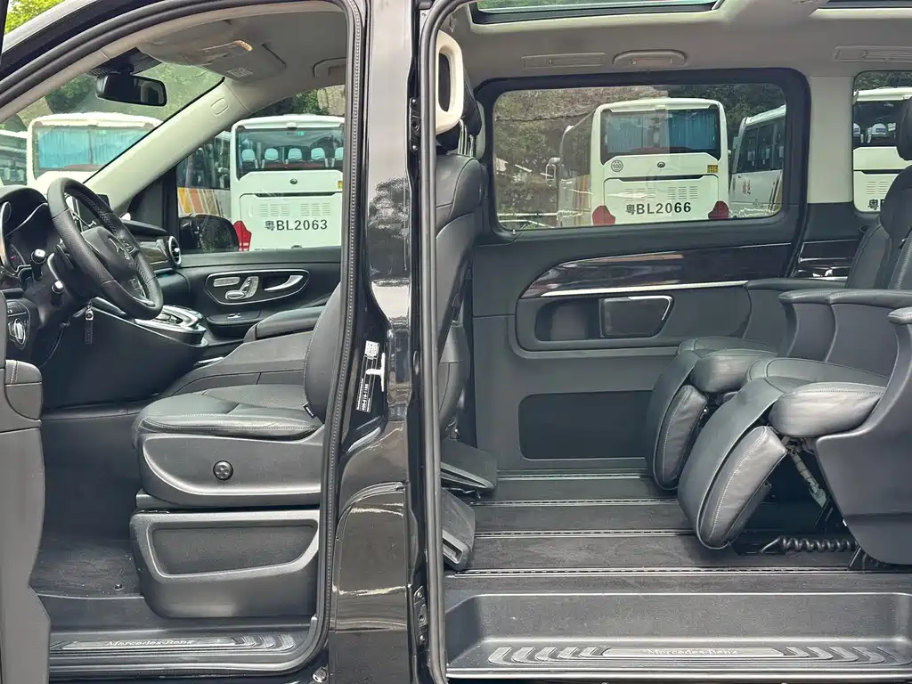 Mercedes-Benz V-Class — миниатюра 11