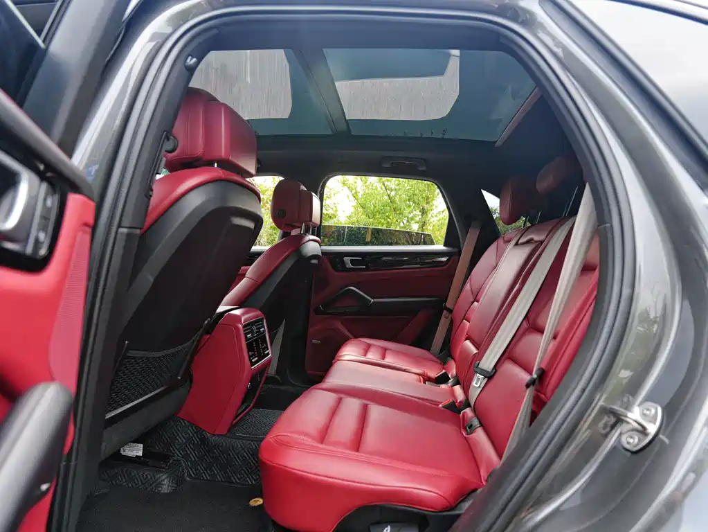 Porsche Cayenne — миниатюра 11