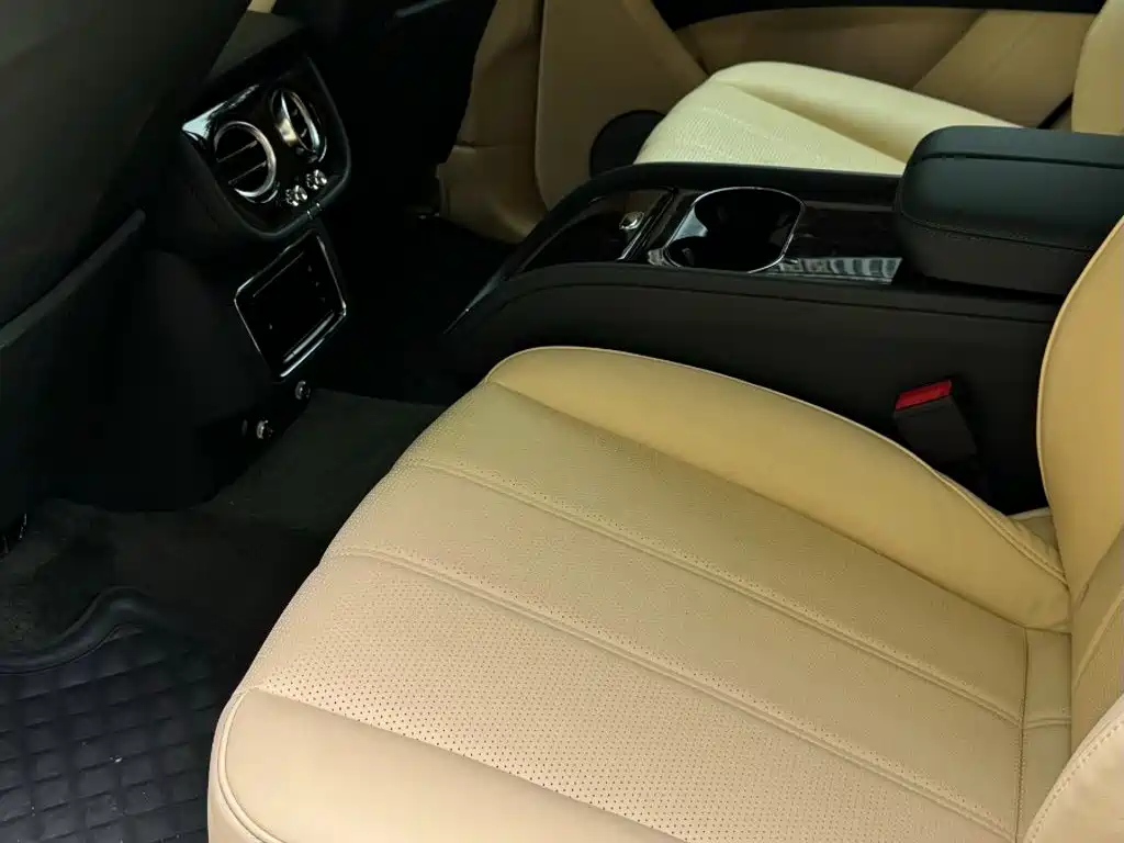Bentley Bentayga — миниатюра 4