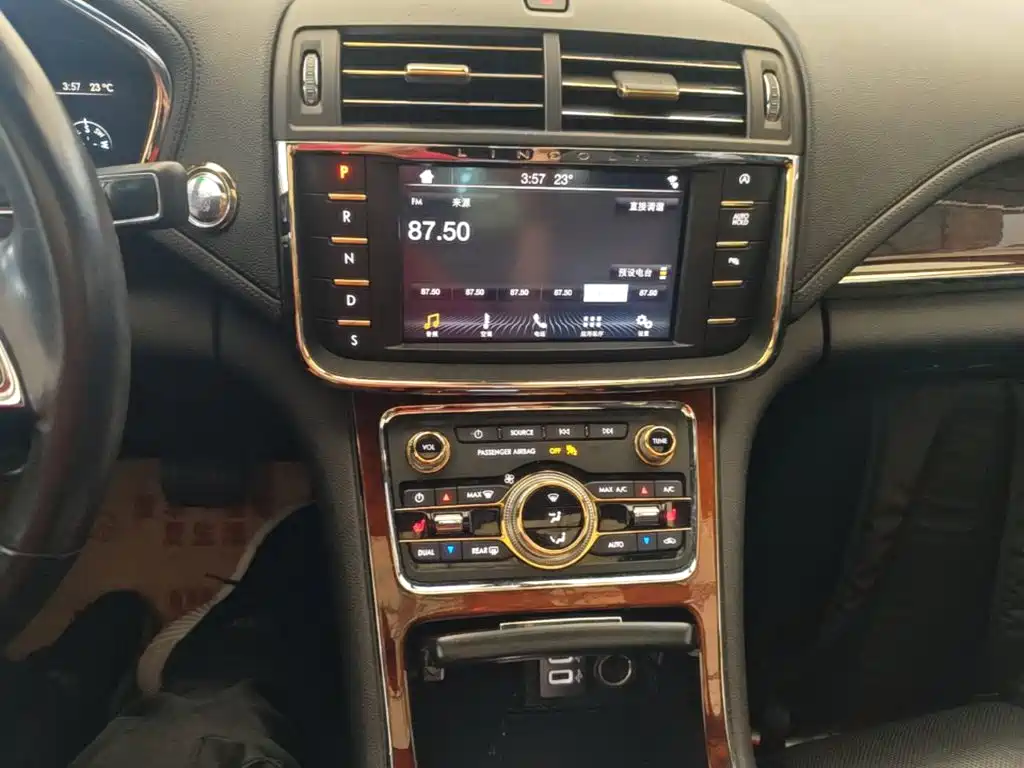 Lincoln Continental — миниатюра 13