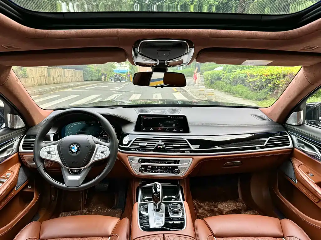 BMW 7 Series — миниатюра 7