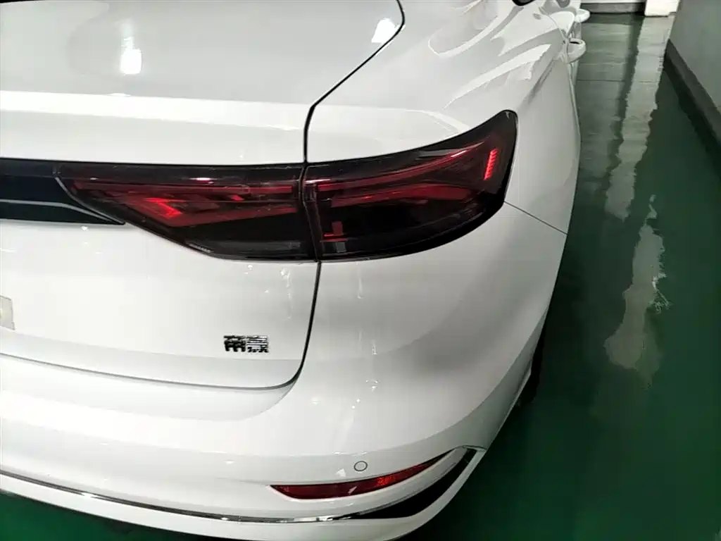 Geely Emgrand 2023 4 Champion 1.5L MT Luxury