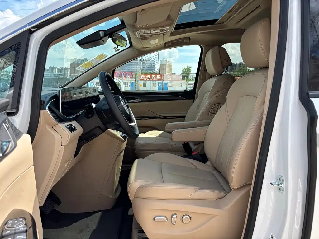 Buick GL8 Hybrid — миниатюра 6