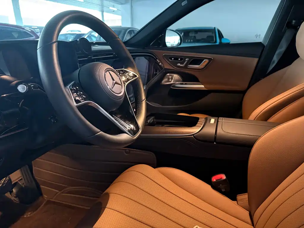 Mercedes-Benz E-Class — миниатюра 5