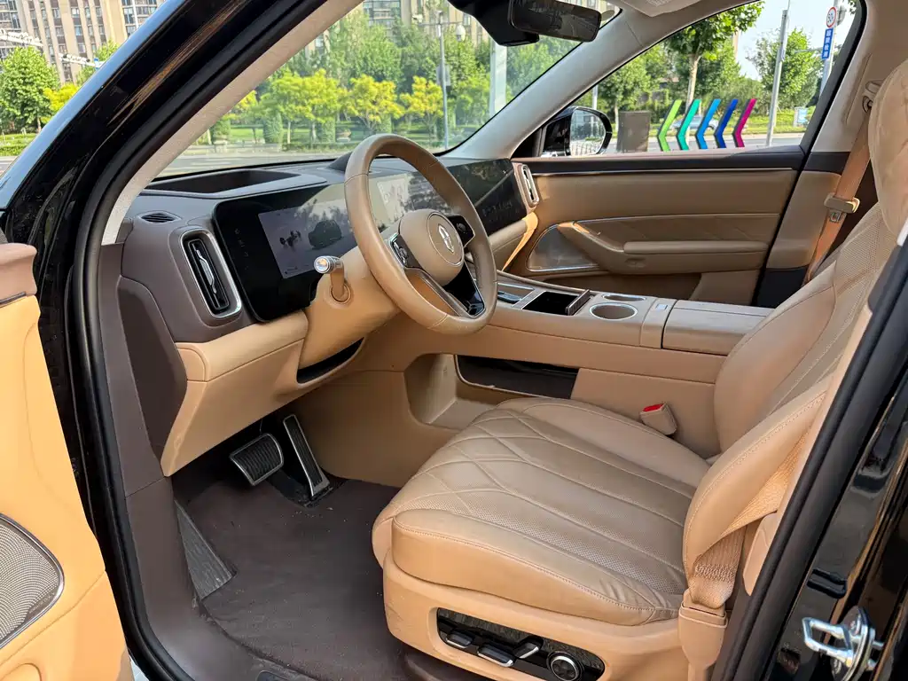 Aito M8 2025 Ultra 53.4kWh 6 мест (192 )
