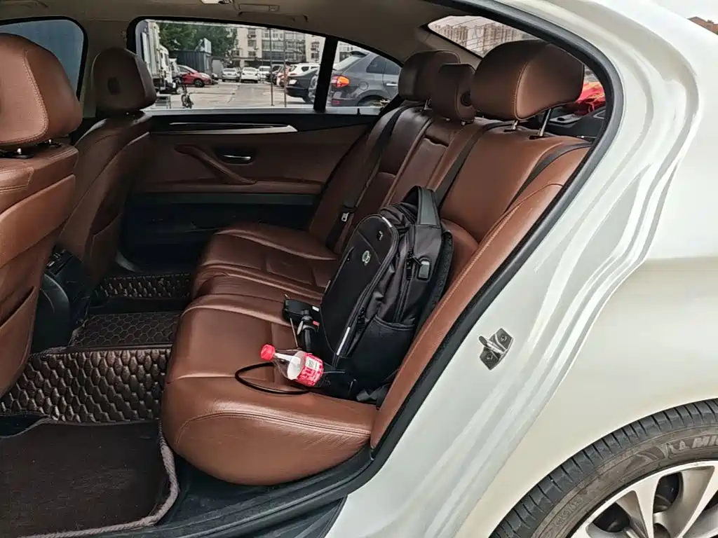 BMW 5 Series — миниатюра 17