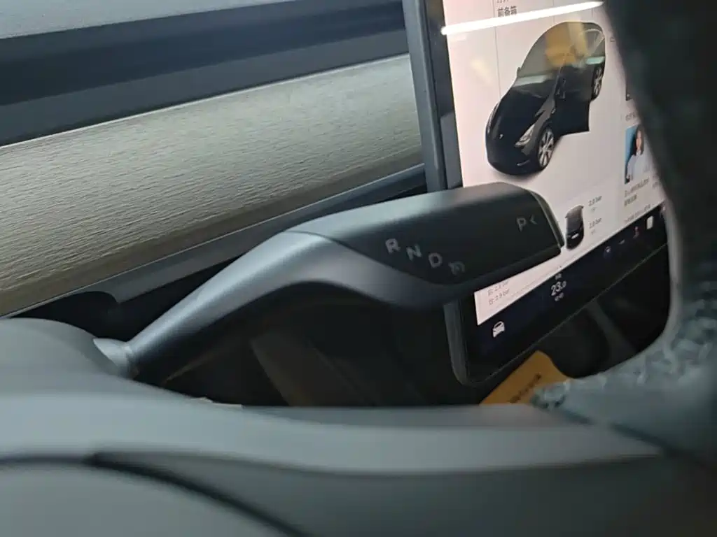 Tesla Model Y — миниатюра 14