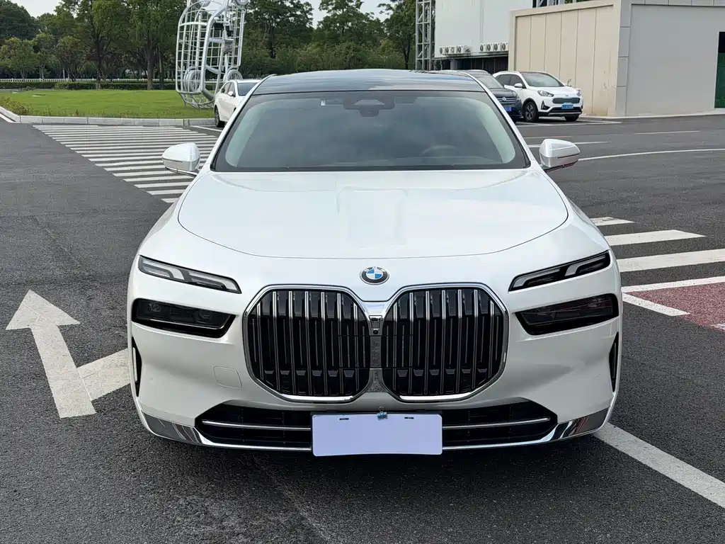 BMW 7 Series — миниатюра 2