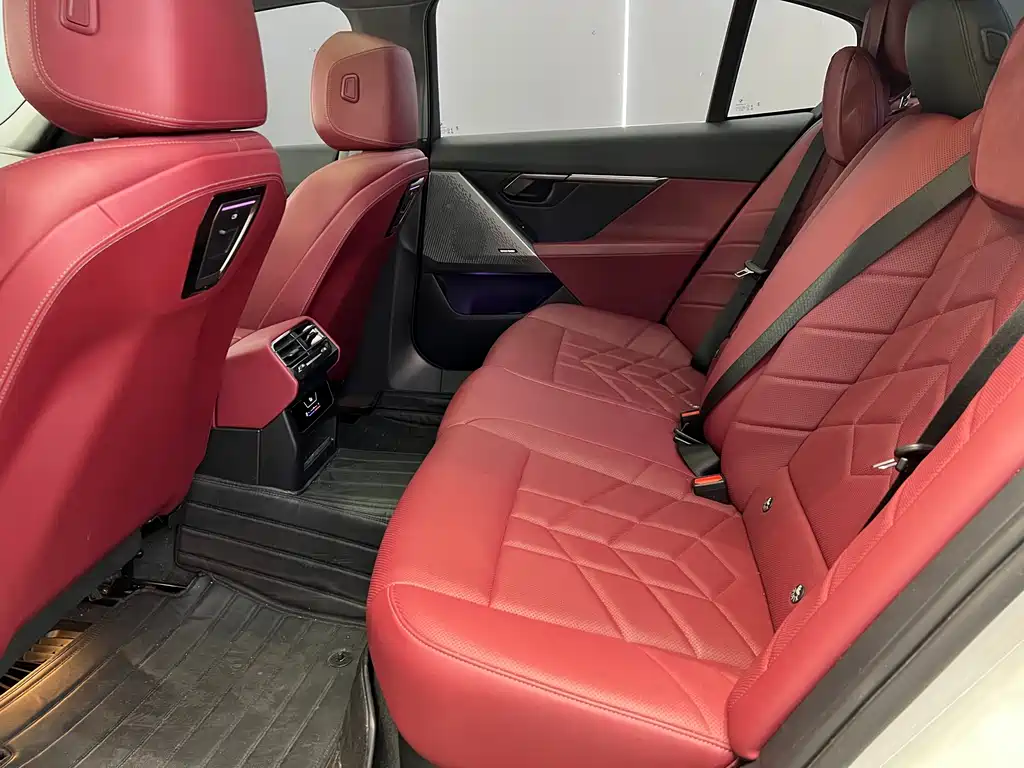 BMW 5 Series — миниатюра 8