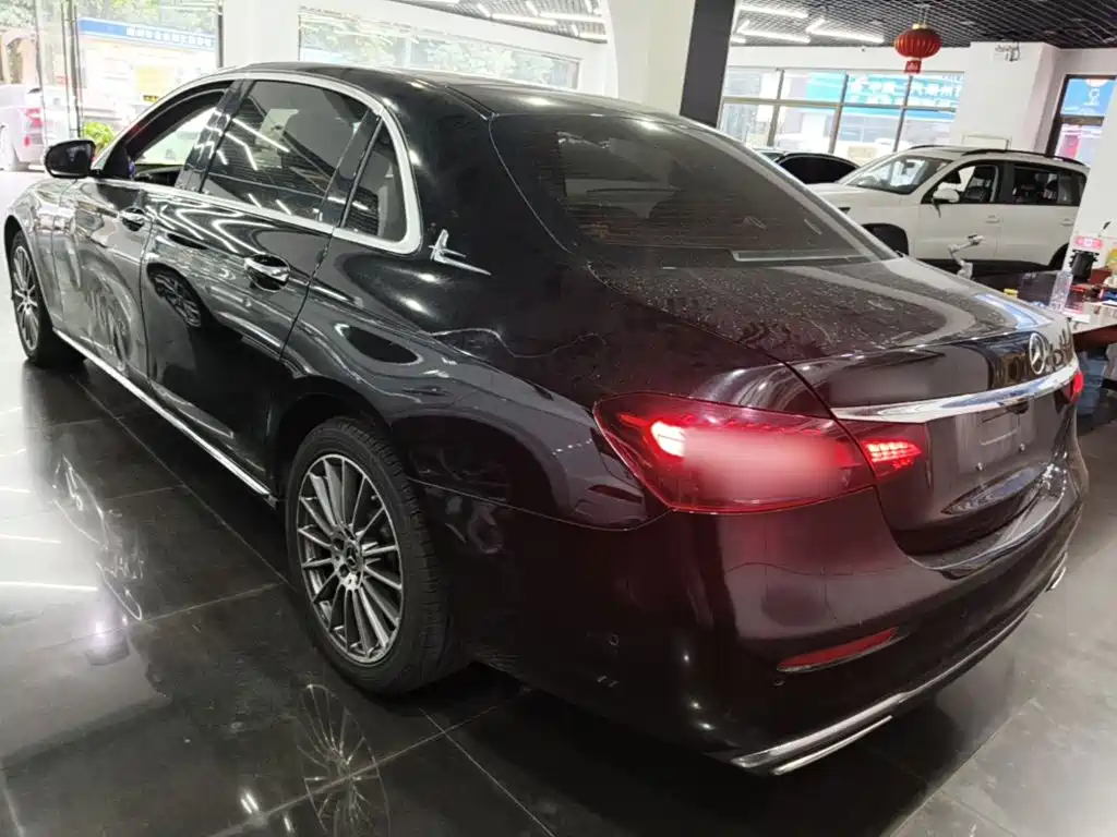 Mercedes-Benz E-Class — миниатюра 5