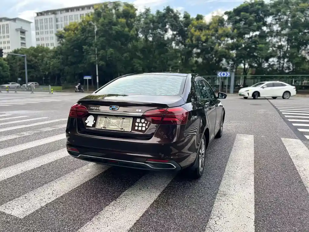 Geely Emgrand — миниатюра 6