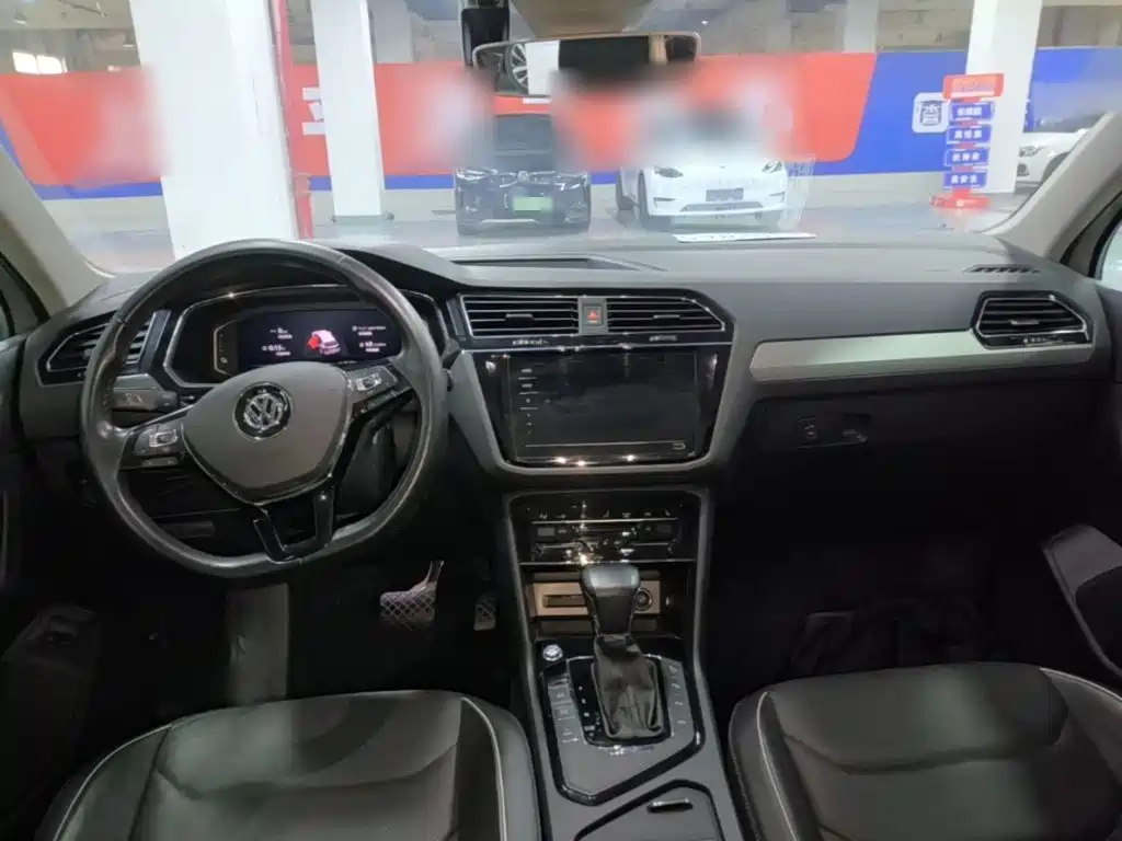 Volkswagen Tiguan L PHEV — миниатюра 10