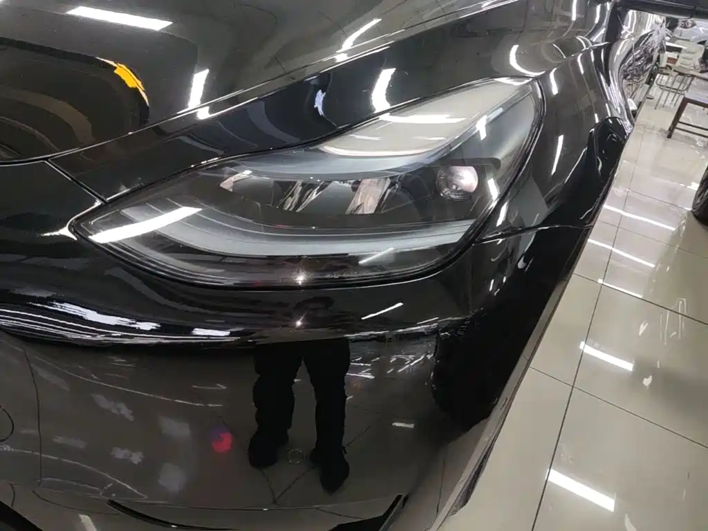 Tesla Model Y — миниатюра 24