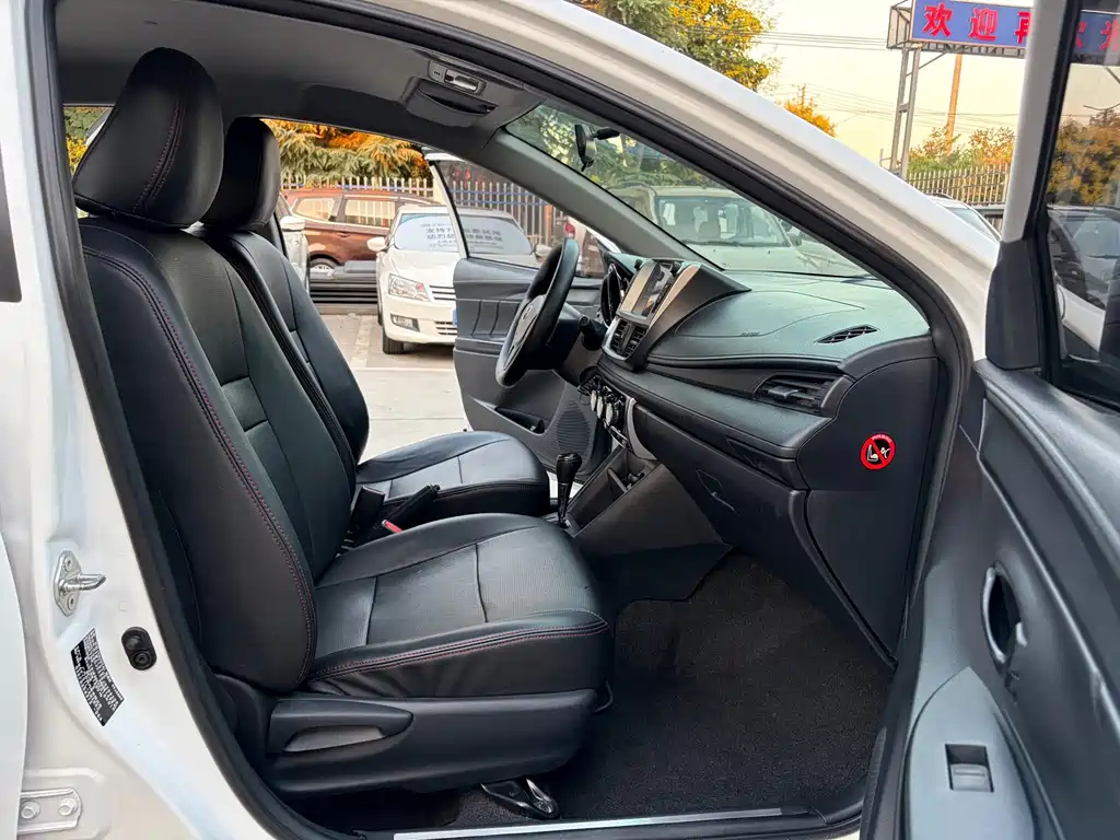 Toyota Yaris L — миниатюра 6