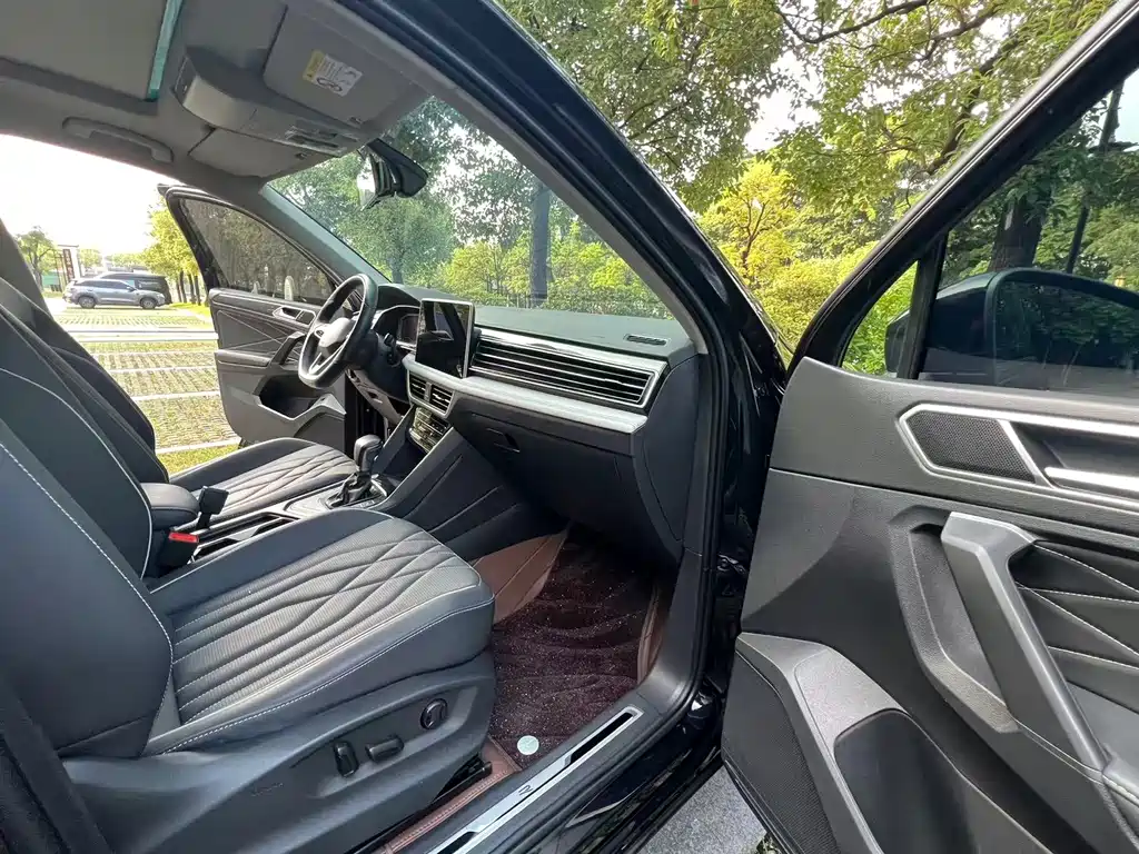 Volkswagen Tiguan L — миниатюра 17