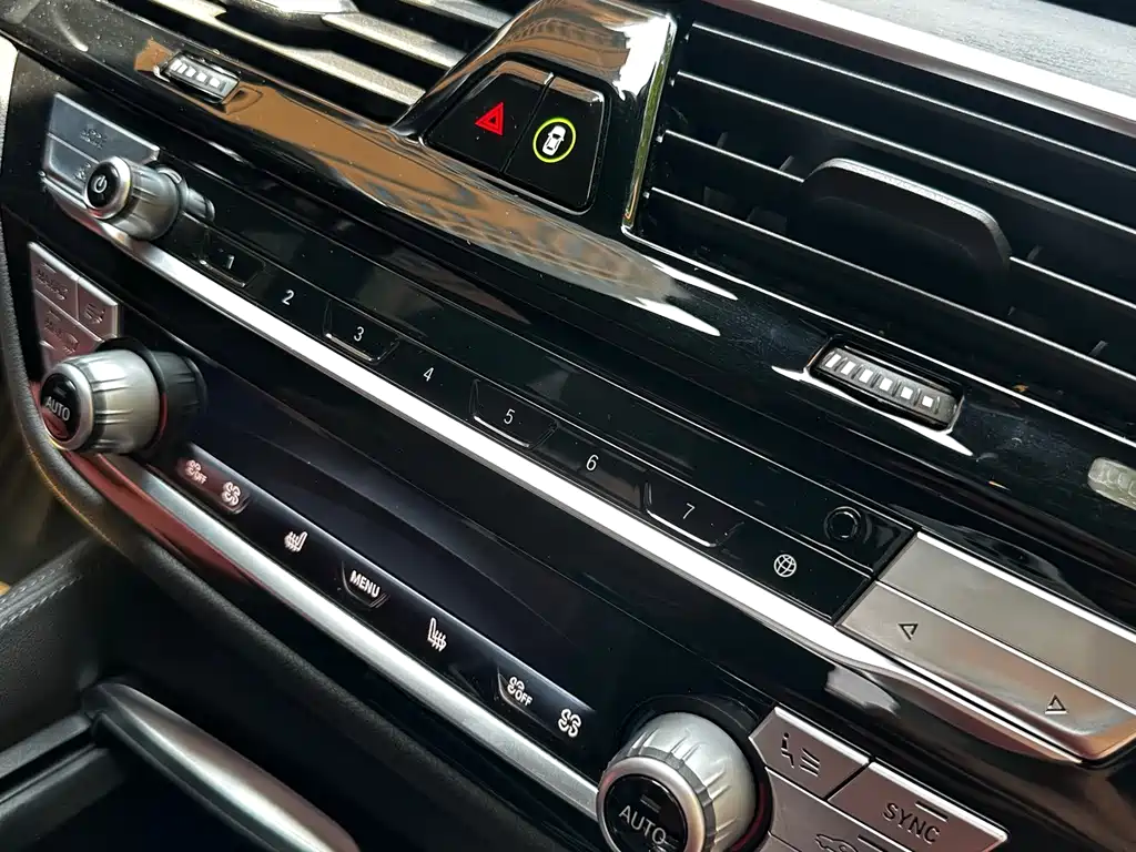 BMW 5 Series — миниатюра 12