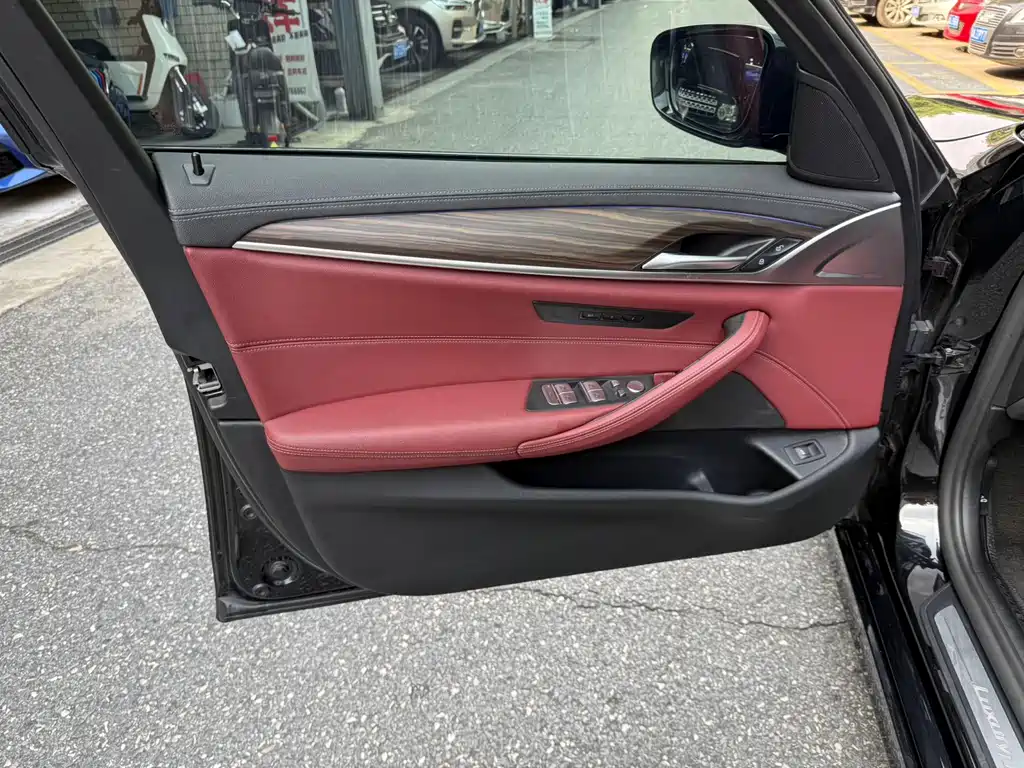BMW 5 Series — миниатюра 28