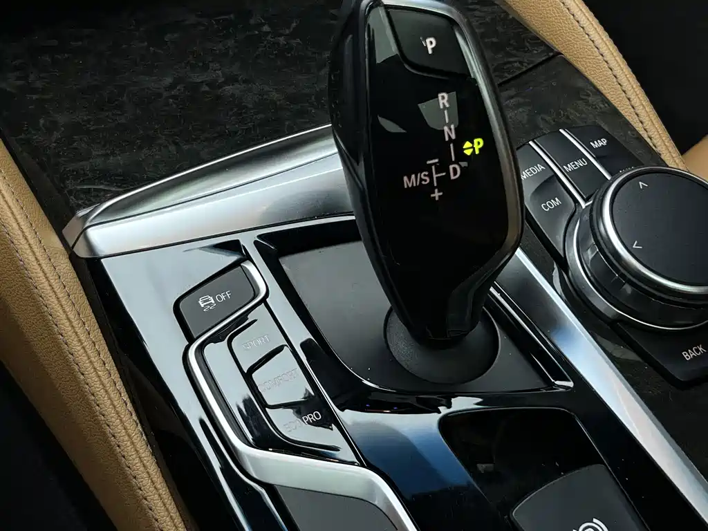 BMW 5 Series — миниатюра 17