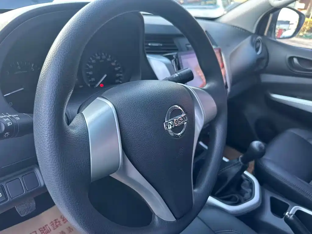 NISSAN NAVARRA