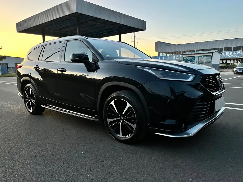 Toyota Crown Kluger — миниатюра 3