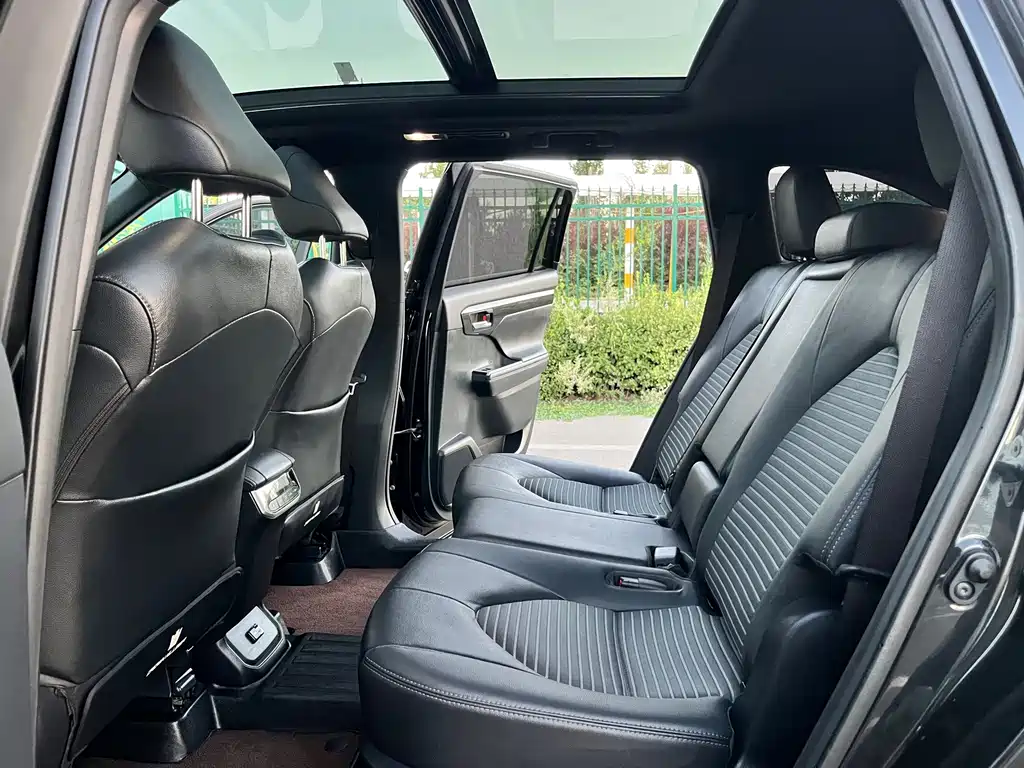 Toyota Crown Kluger — миниатюра 12