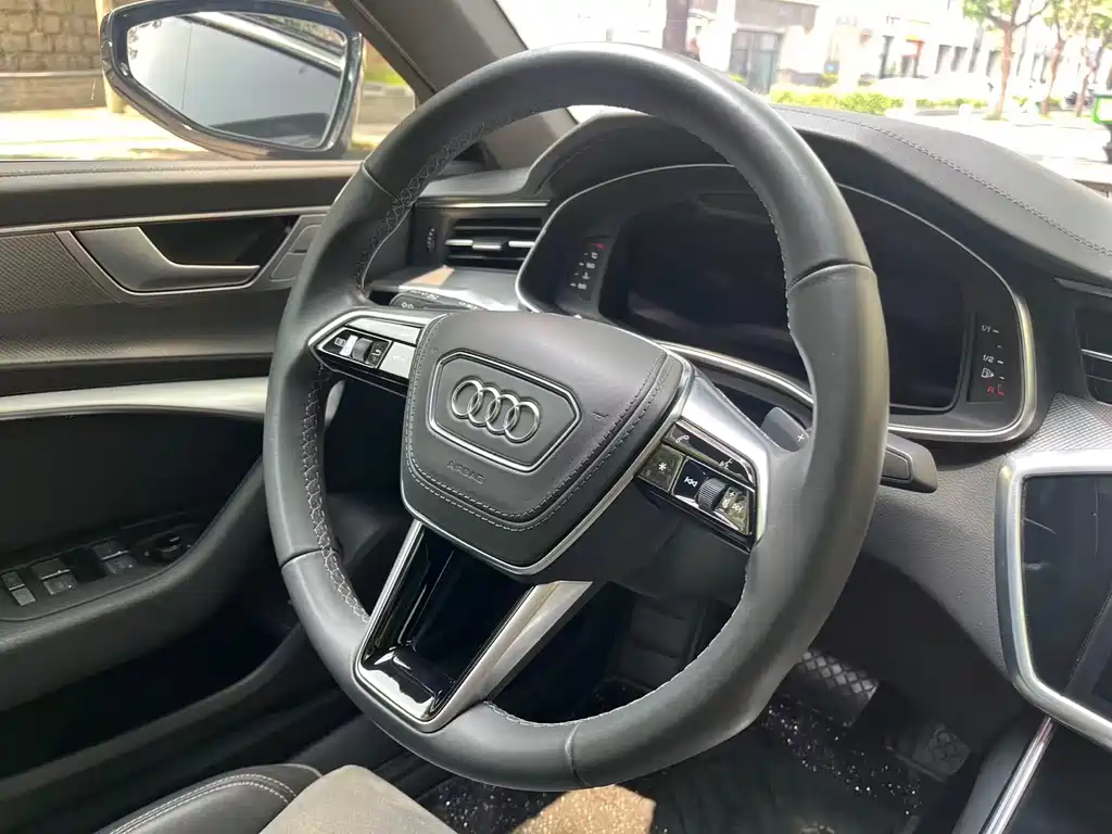 Audi A6L 2023 40 TFSI Luxury
