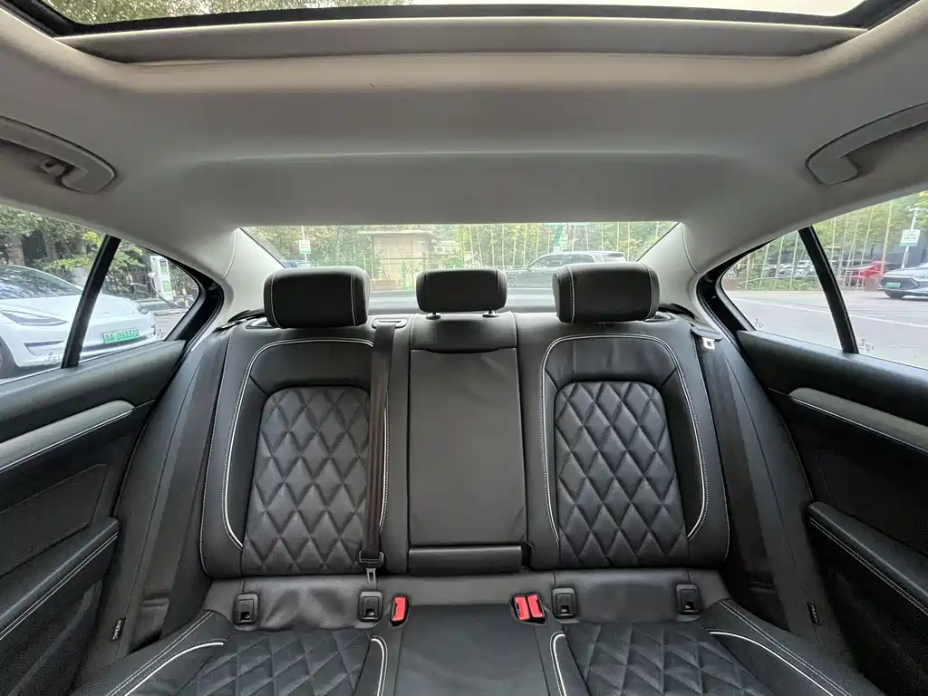 Volkswagen Magotan PHEV — миниатюра 12