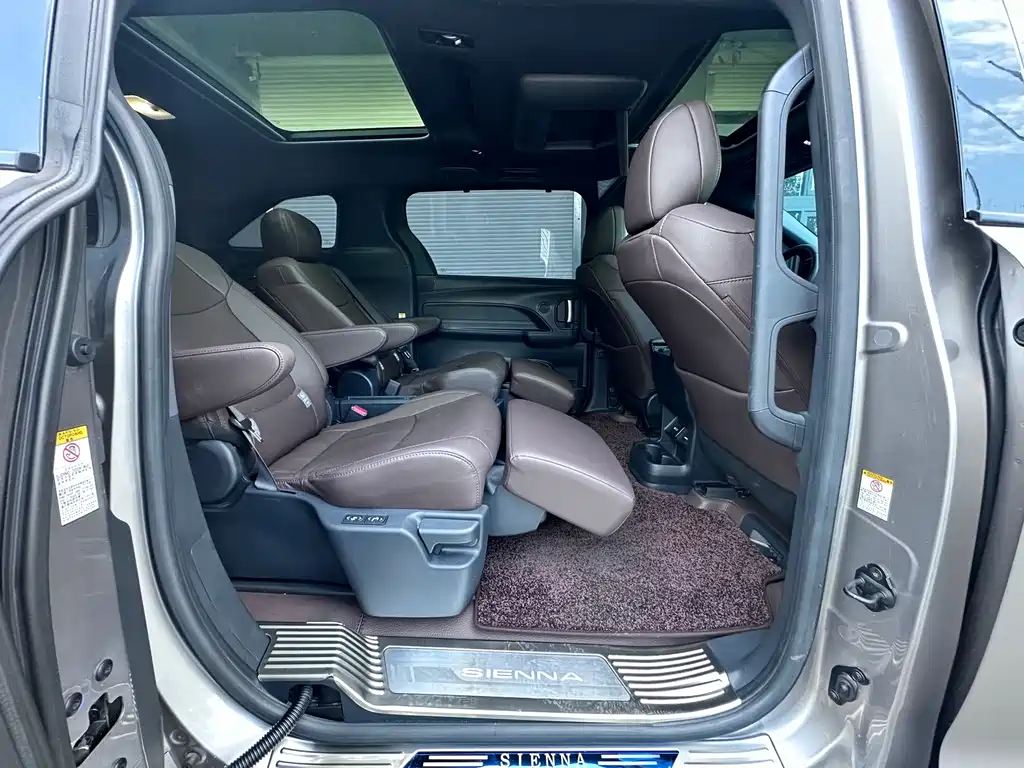 Toyota Sienna — миниатюра 7
