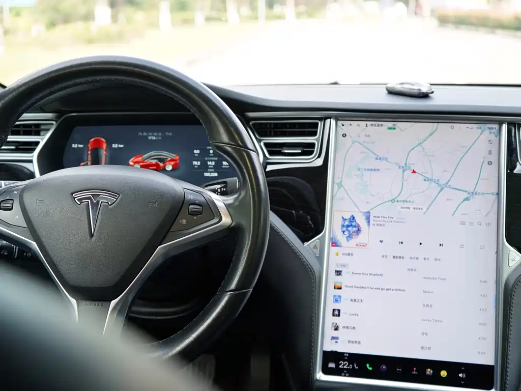 Tesla Model S — миниатюра 15