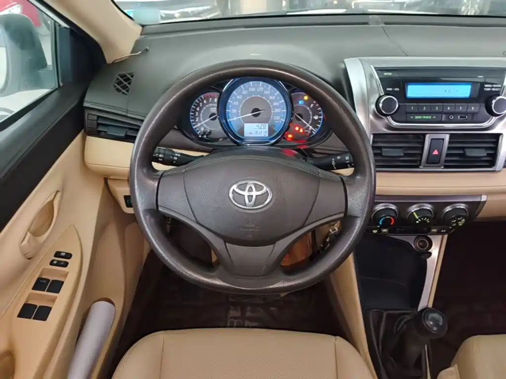 Toyota Yaris L — миниатюра 11