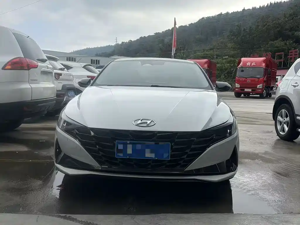 HYUNDAI ELANTRA