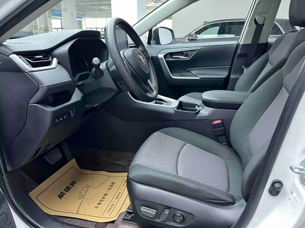 Toyota RAV4 — миниатюра 12