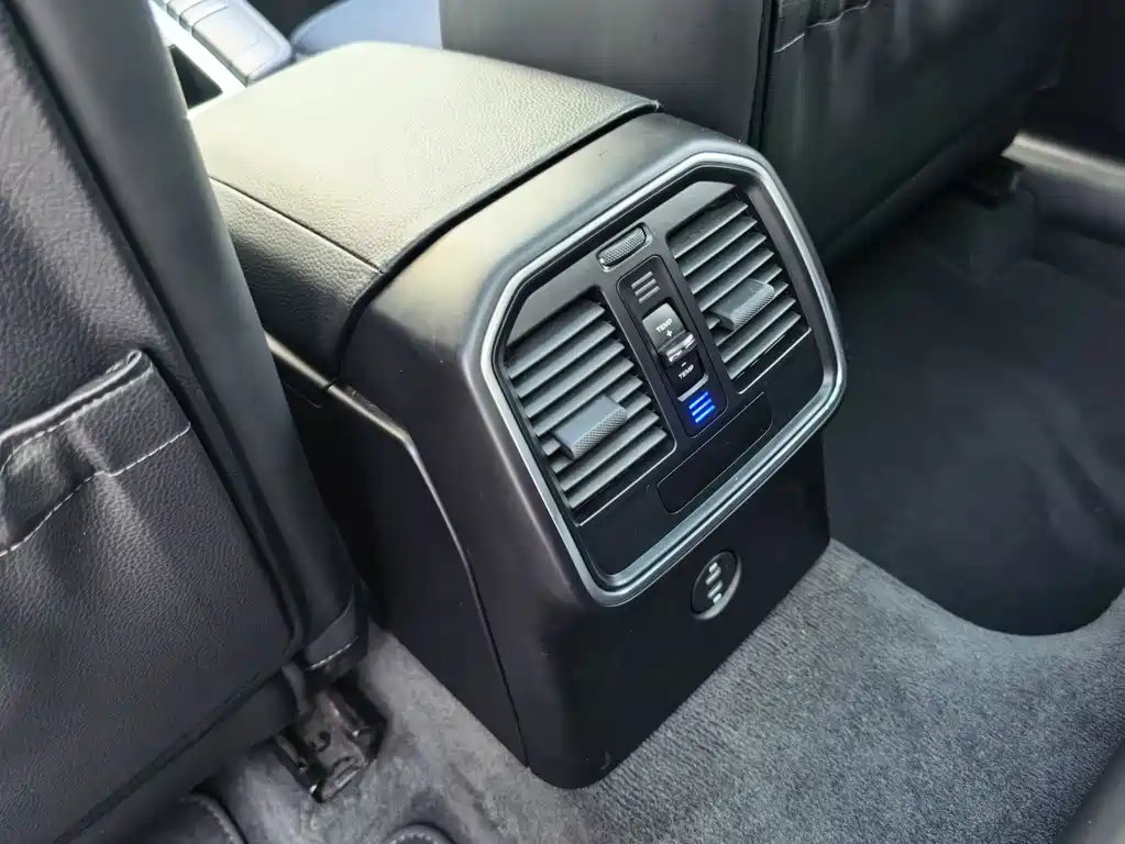 Porsche Macan — миниатюра 12