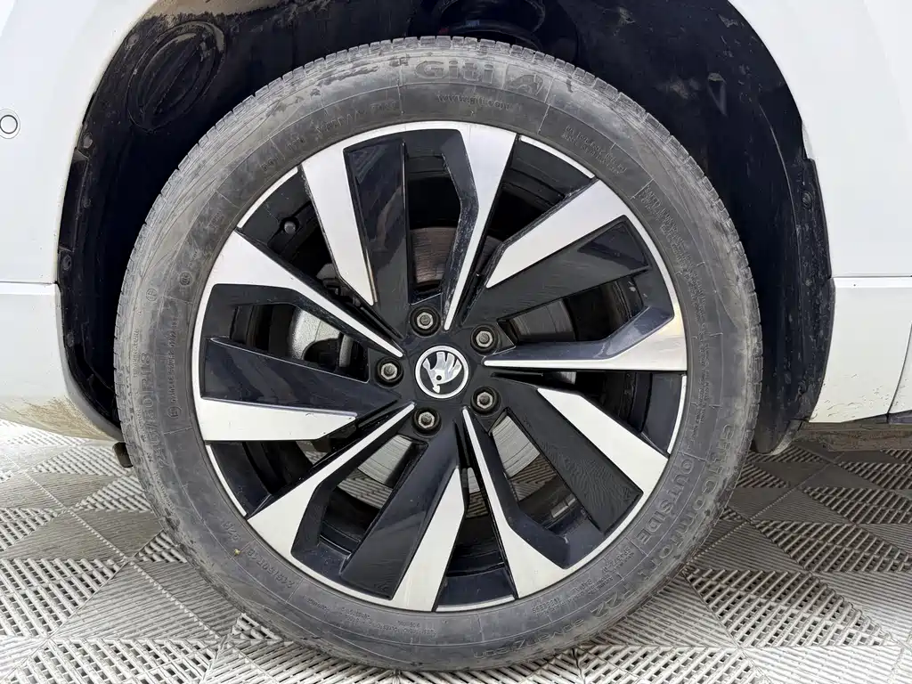 Skoda Karoq 2023 TSI280
