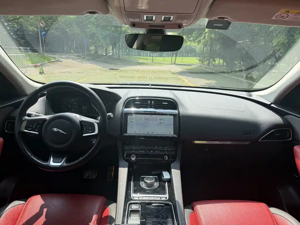 Jaguar F-PACE — миниатюра 8