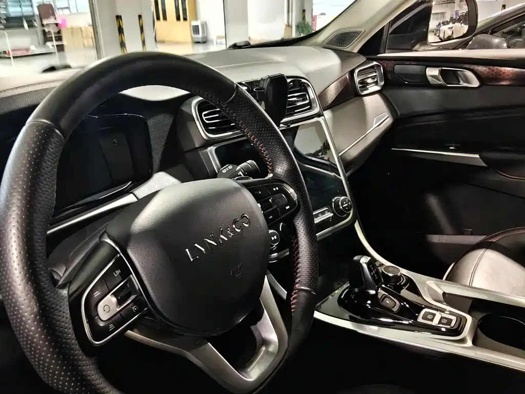 Lynk & Co 01 — миниатюра 10